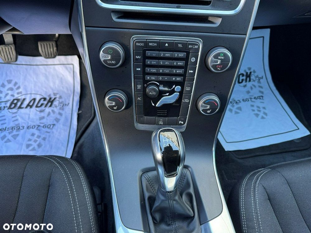 Volvo V60 Cross Country - 19