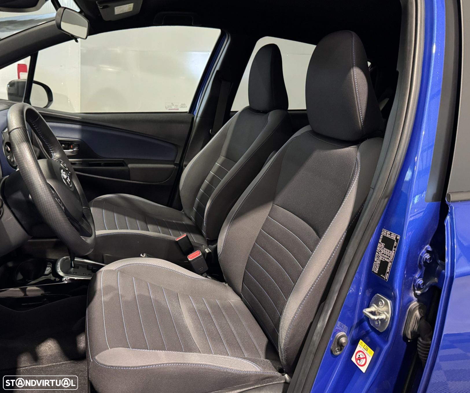 Toyota Yaris 1.5 HSD Exclusive+P.Luxury - 23