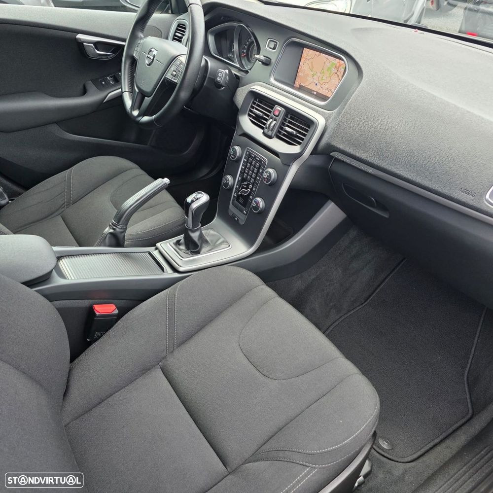 Volvo V40 Cross Country 2.0 D2 Momentum - 29