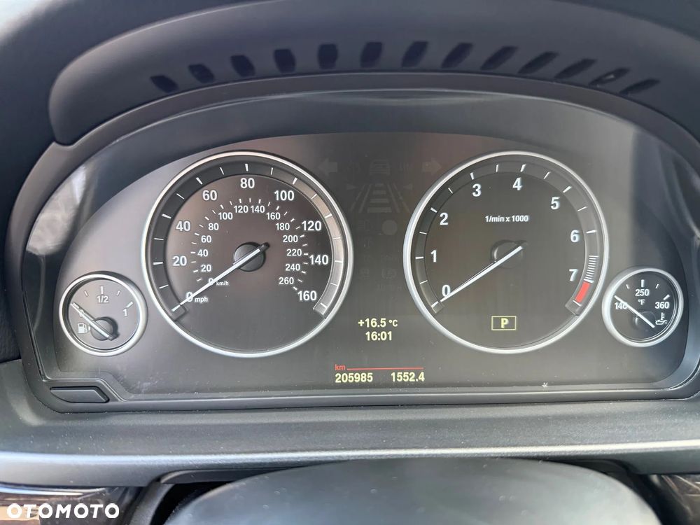 BMW Seria 5 528i Luxury Line - 11