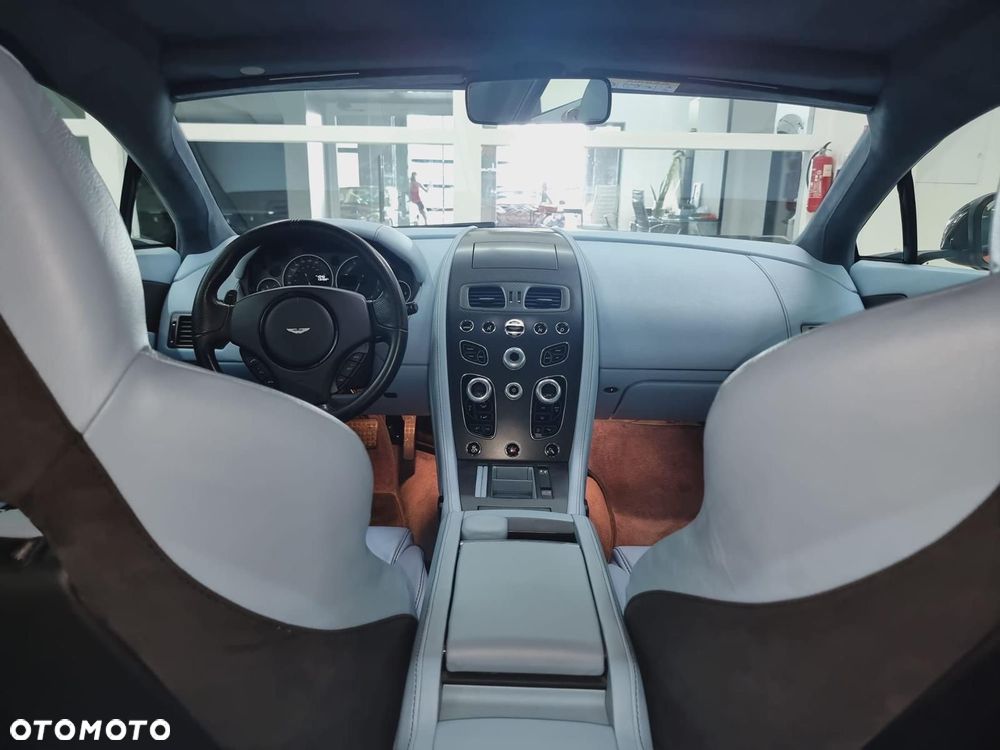 Aston Martin V12 Vantage - 16