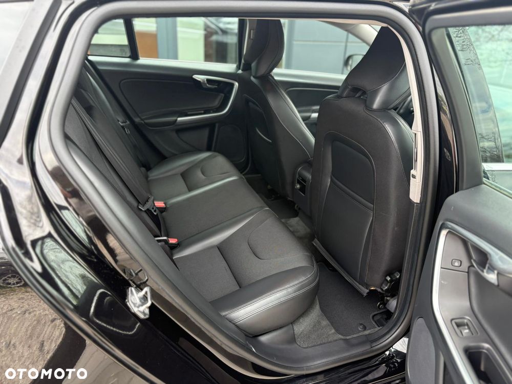 Volvo V60 D3 Drive-E R-Design Momentum - 11