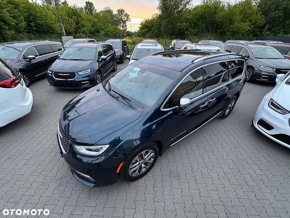 Chrysler Pacifica - 30