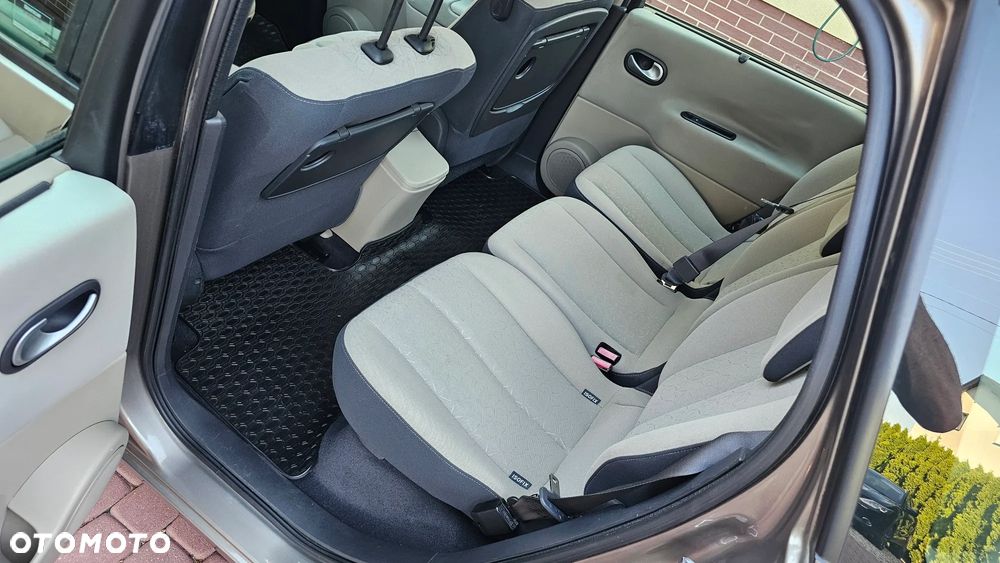 Renault Scenic 1.9 dCi Privilege - 30