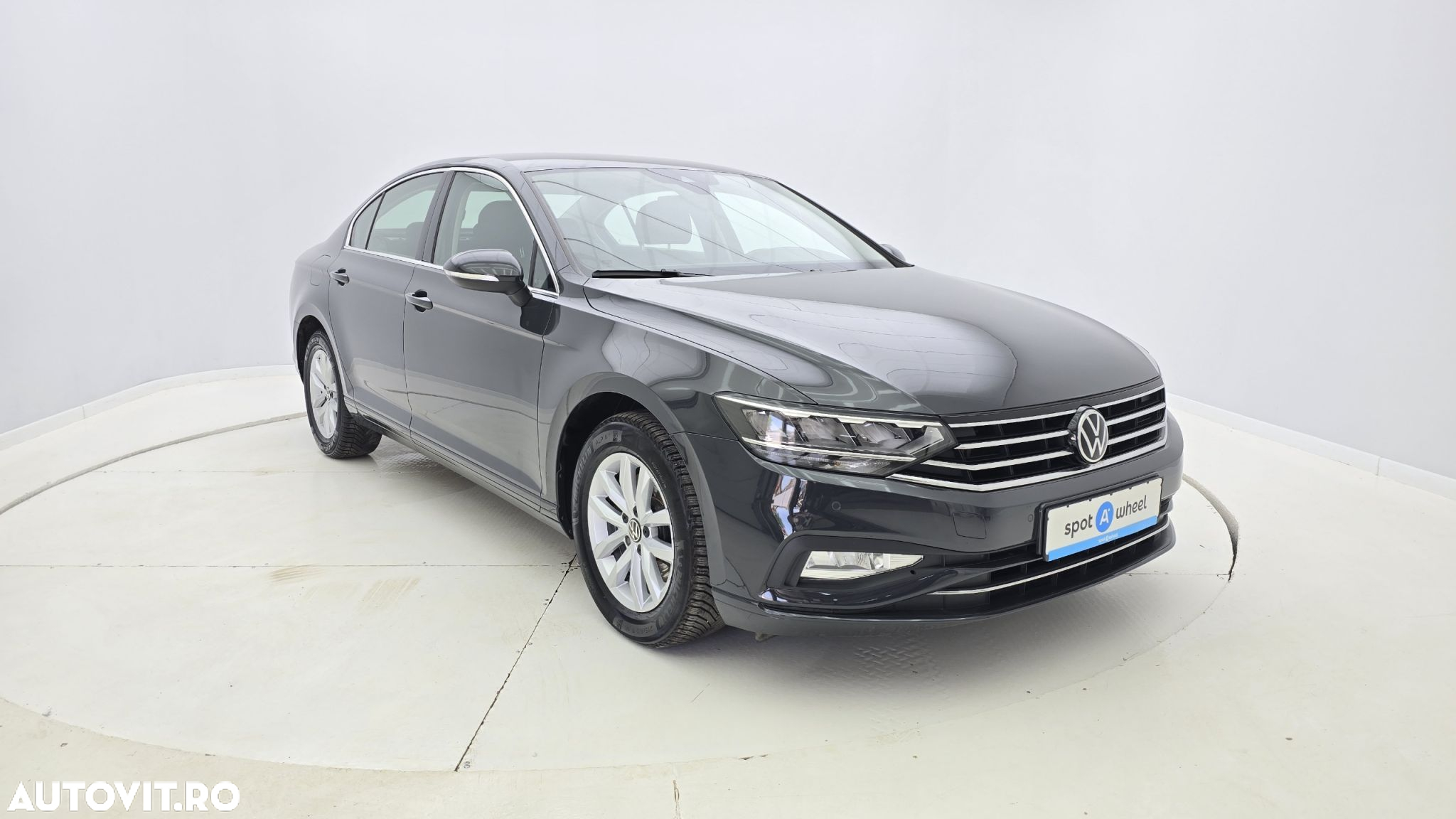 Volkswagen Passat - 4
