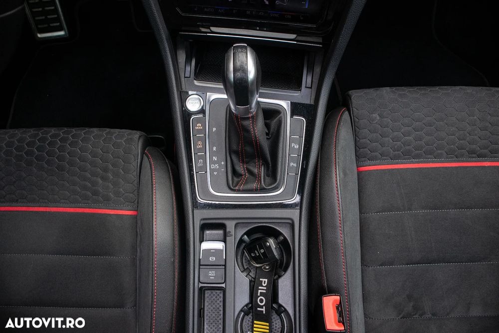 Volkswagen Golf GTI (BlueMotion Technology) DSG Performance - 31