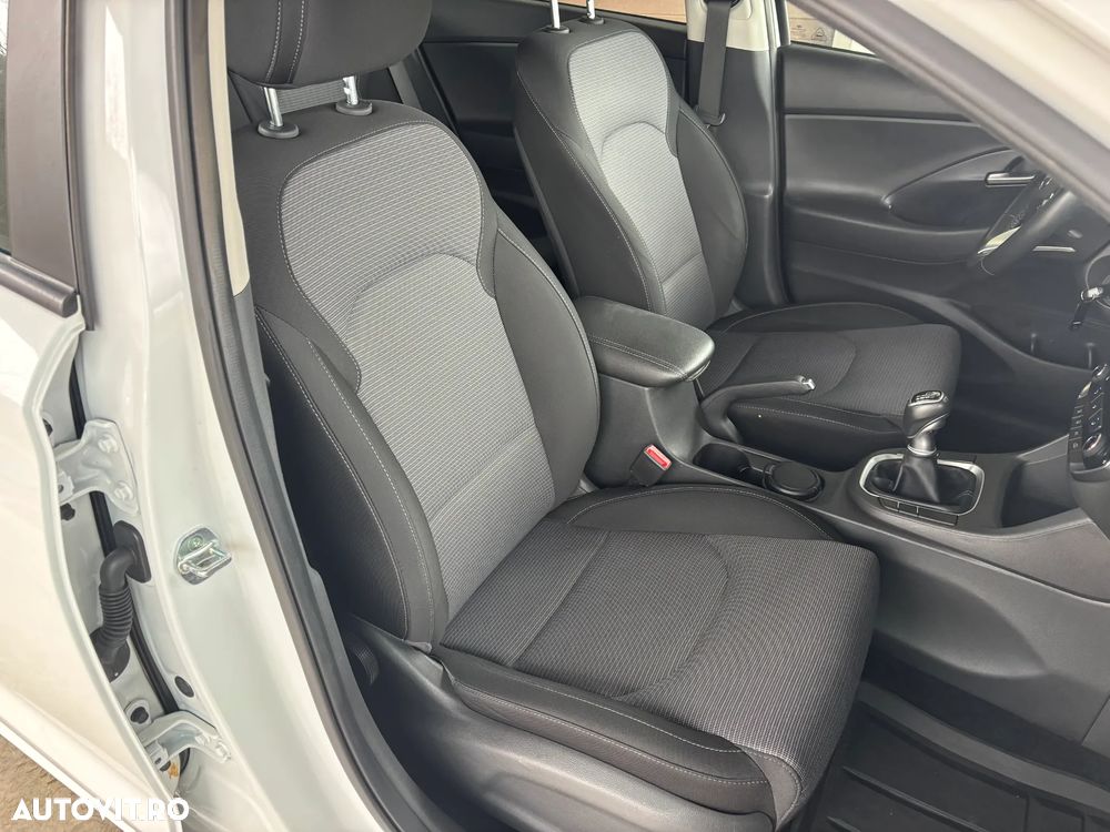 Hyundai i30 1.5 110CP 5DR M/T Comfort - 29