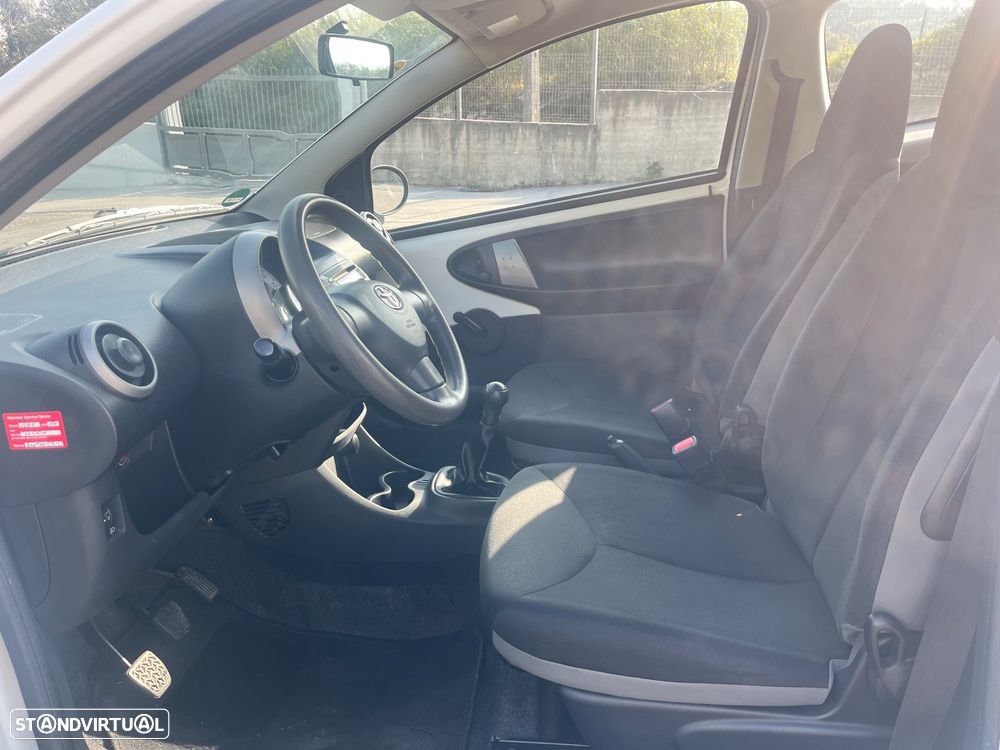 Toyota Aygo Connect - 10