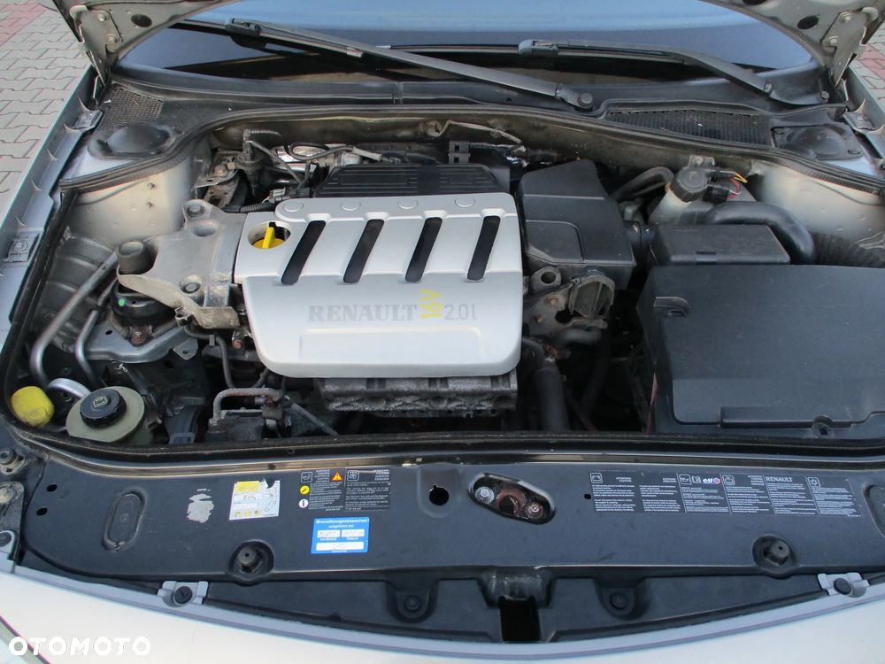 Renault Laguna 2.0 16V Emotion - 29