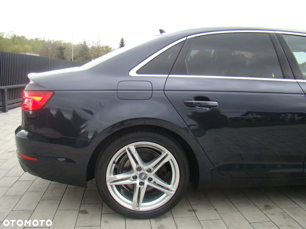 Audi A4 Limousine 40 TFSI design - 14