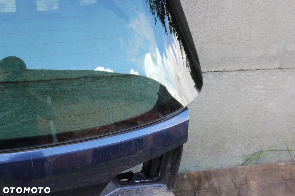 SZYBA TYLNEJ KLAPY VW PASSAT B7 KOMBI 2010 - 3