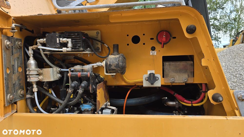 Liebherr R946 - 8