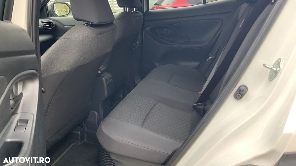 Toyota Yaris Cross 1.5 VVT-i HSD 116 4x4 HEV Dynamic - 12