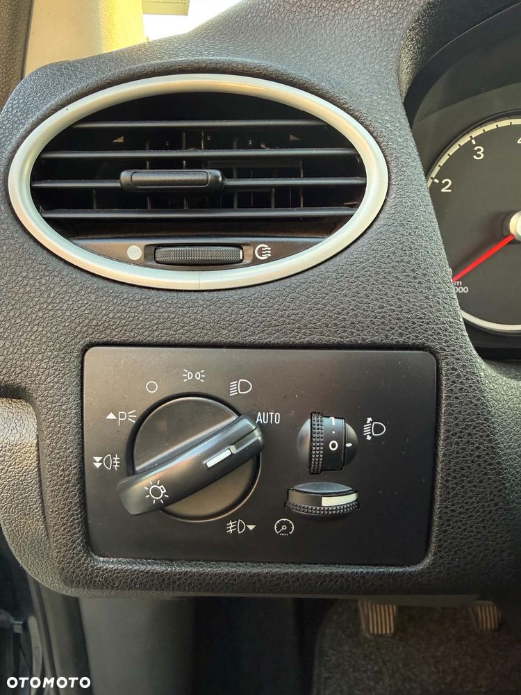 Ford Focus 1.6 Trend - 10
