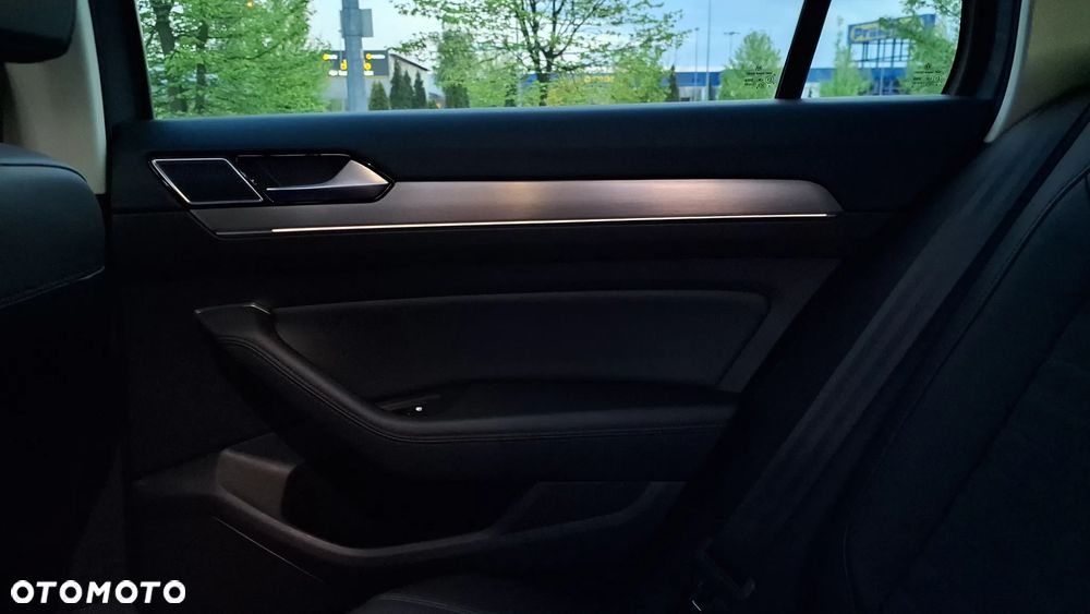 Volkswagen Passat Variant 2.0 TDI SCR 4Motion DSG (BMT) Highline - 34