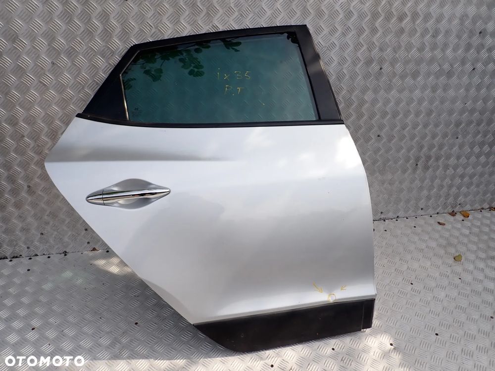 DRZWI PRAWY / LEWY TYŁ  HYUNDAI IX35 KOD LAKIERU 9P GOŁE