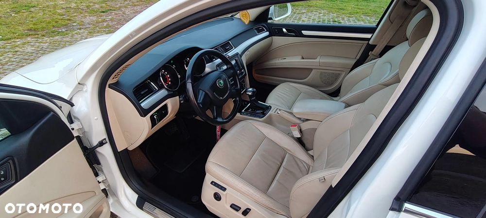 Skoda Superb 2.0 TDI Elegance DSG - 17