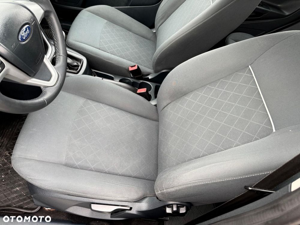 Ford Fiesta 1.25 Celebration - 18