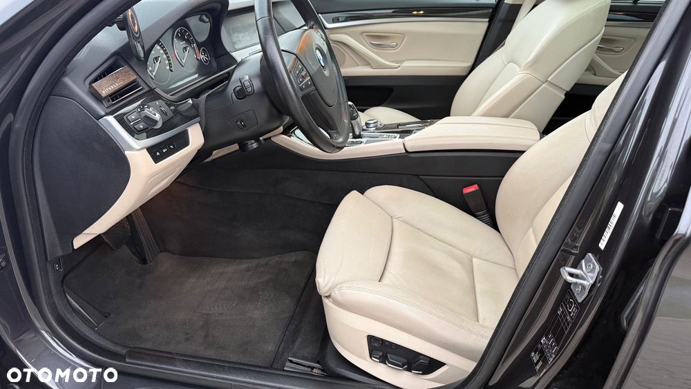BMW Seria 5 525d - 6