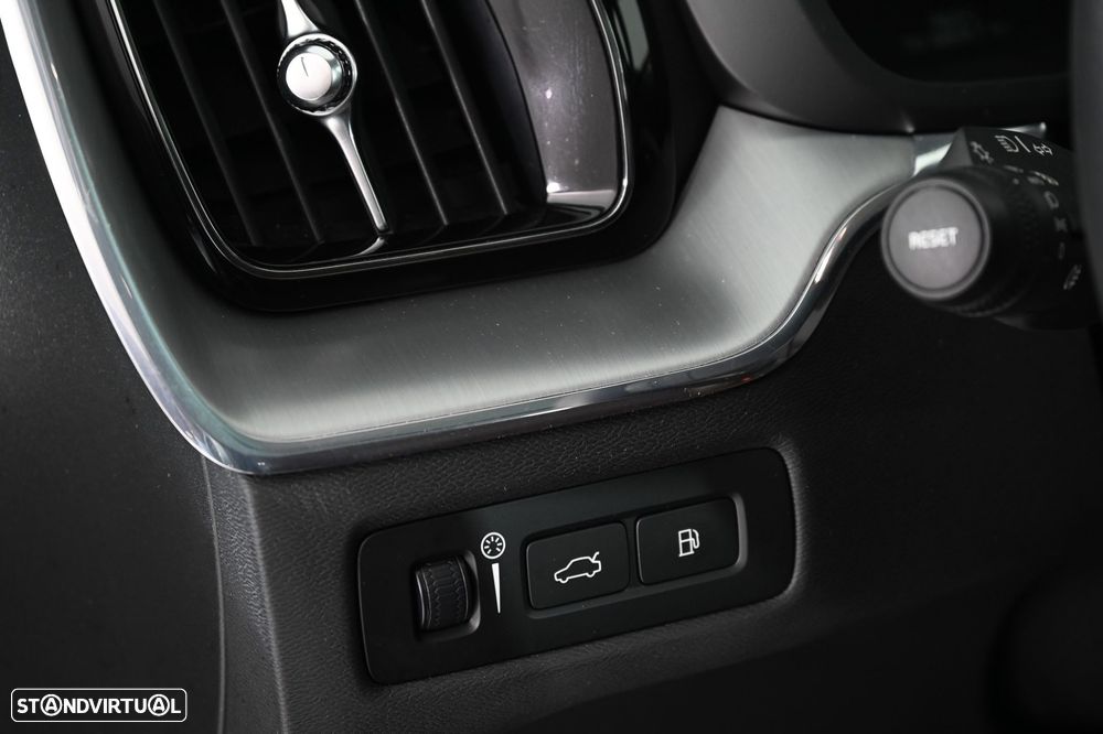 Volvo XC 60 2.0 T8 PHEV Inscription AWD - 28