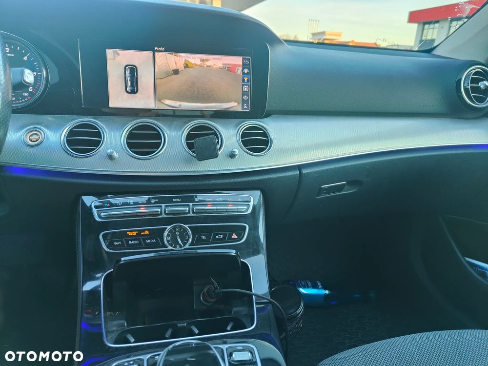 Mercedes-Benz Klasa E 220 d 4-Matic 9G-TRONIC - 17