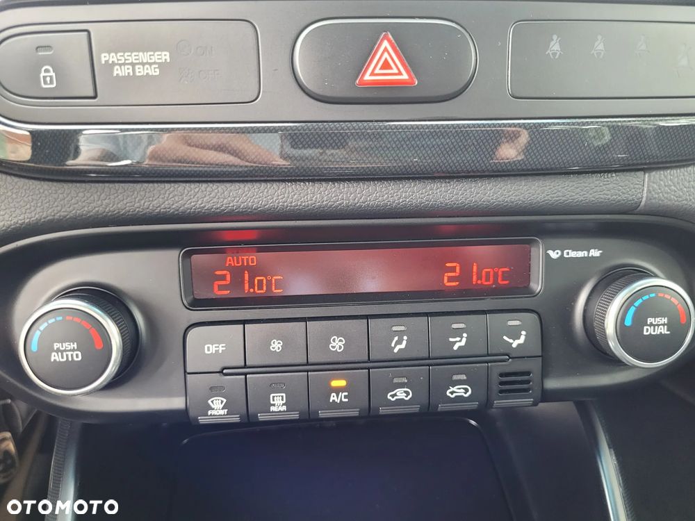 Kia Carens 1.7 CRDi 141 Dream Team Edition - 18