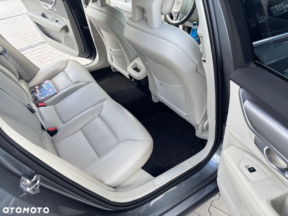 Volvo S90 D4 Momentum - 16