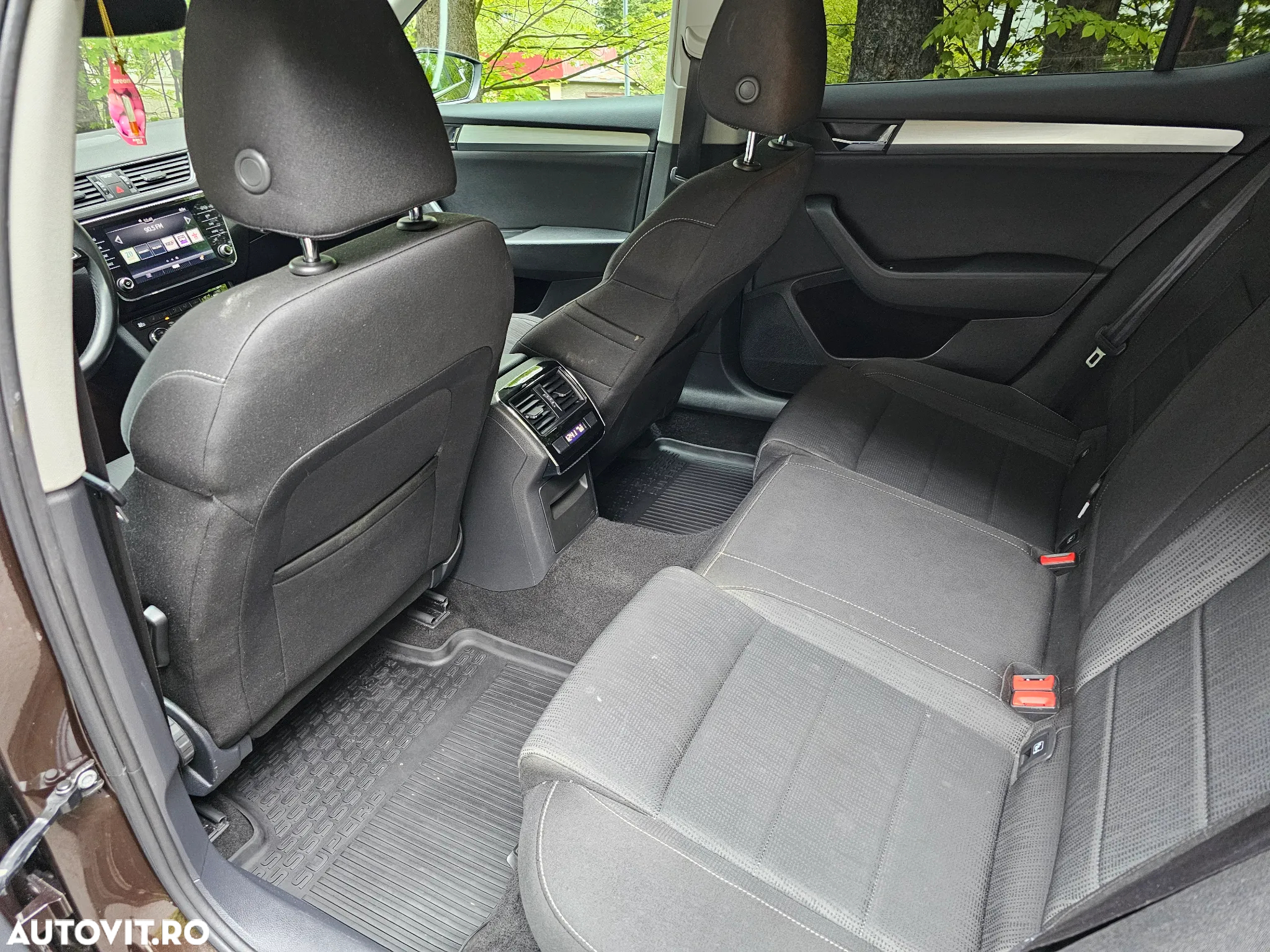 Skoda Superb 2.0 TDI DSG Ambition - 11