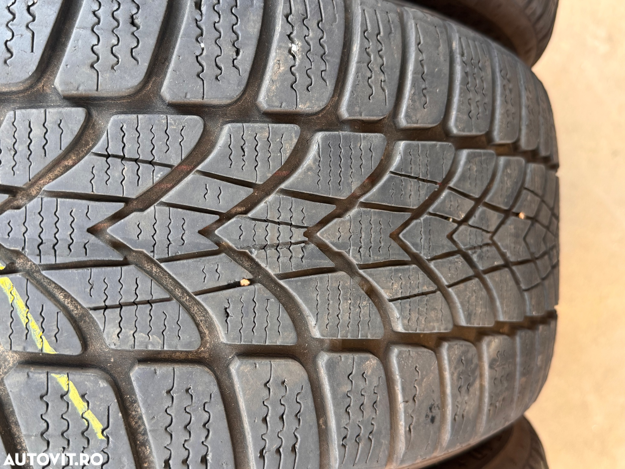 Vând 4 anvelope 205/45/17 Dunlop de iarnă second - 4