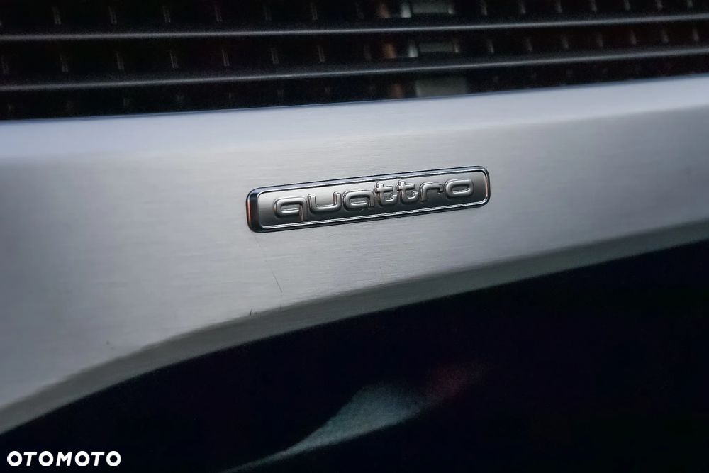 Audi A4 Avant 40 TDI quattro S tronic S line - 31