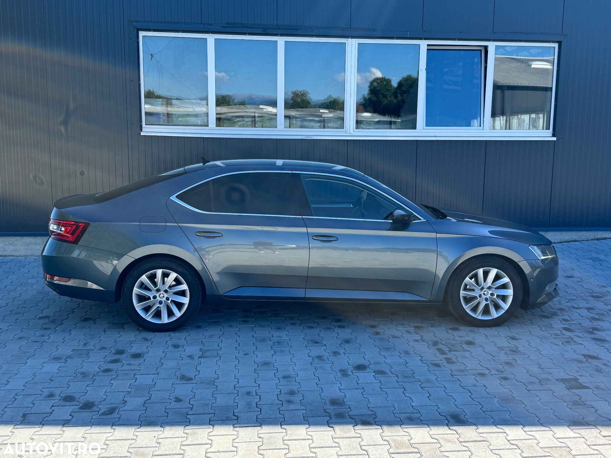 Skoda Superb 2.0 TDI DSG Style - 3