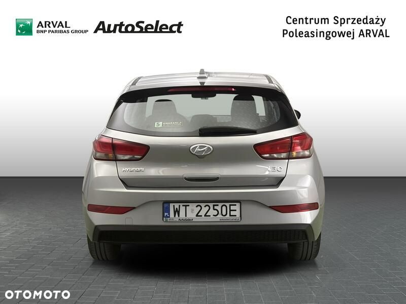 Hyundai i30 1.5 DPI Classic + - 10