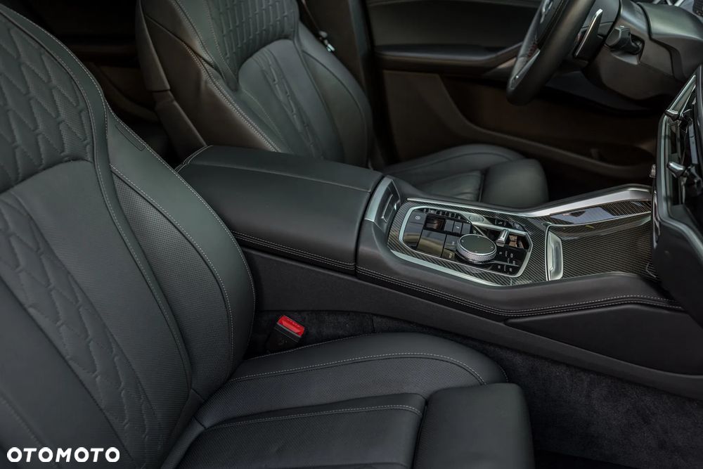 BMW X6 M50i - 24