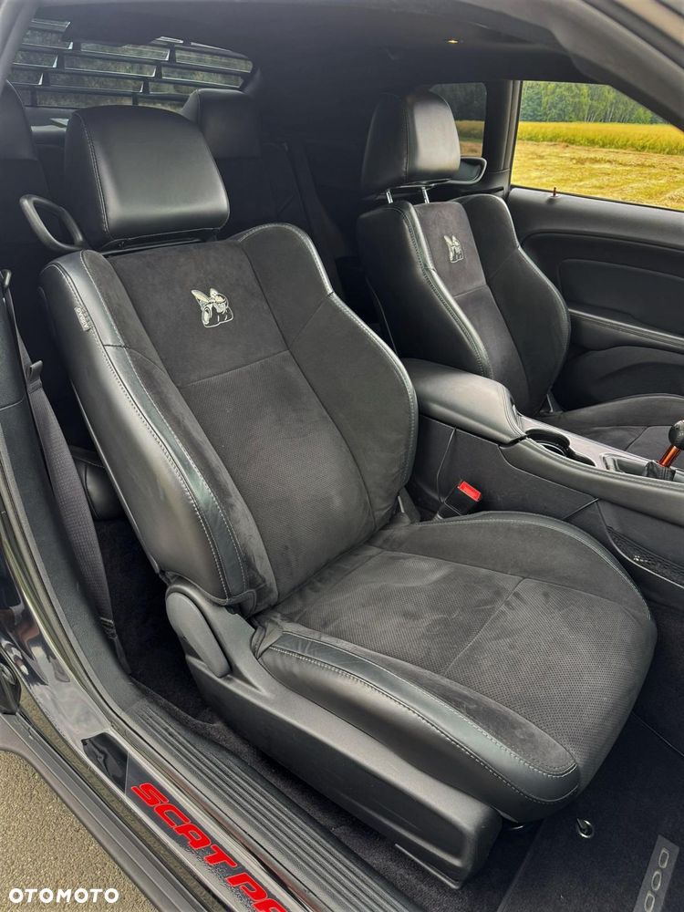 Dodge Challenger - 27