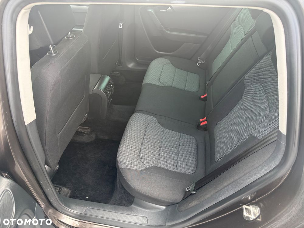Volkswagen Passat - 15