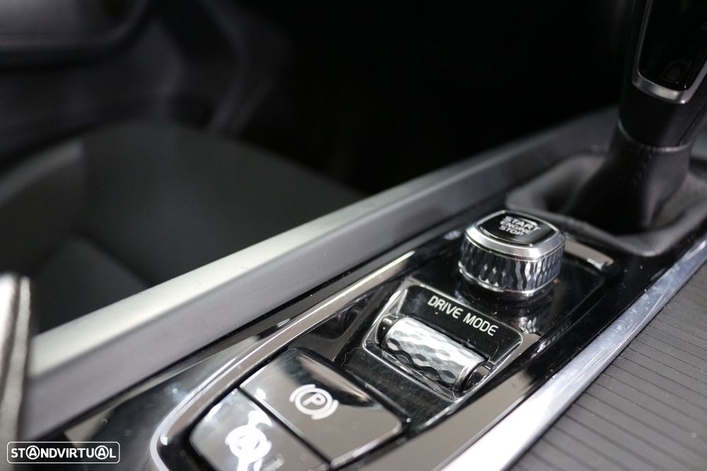 Volvo XC 40 2.0 D3 Momentum Plus - 26