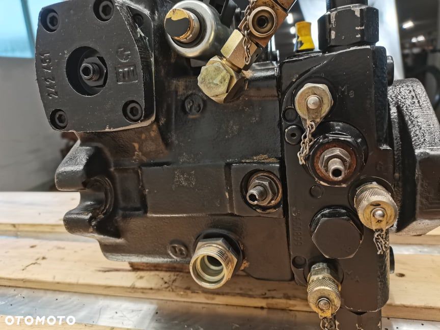 Pompa jazdy New Holland W60 {Rexroth A4VG56DA1D2} - 8