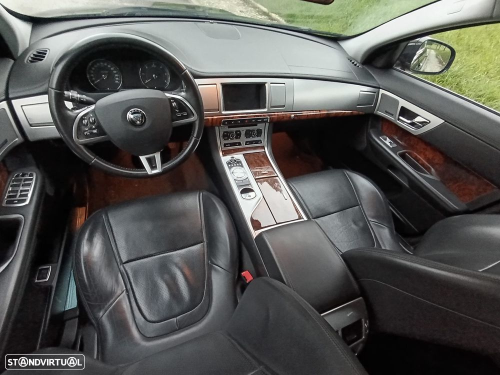 Jaguar XF - 11
