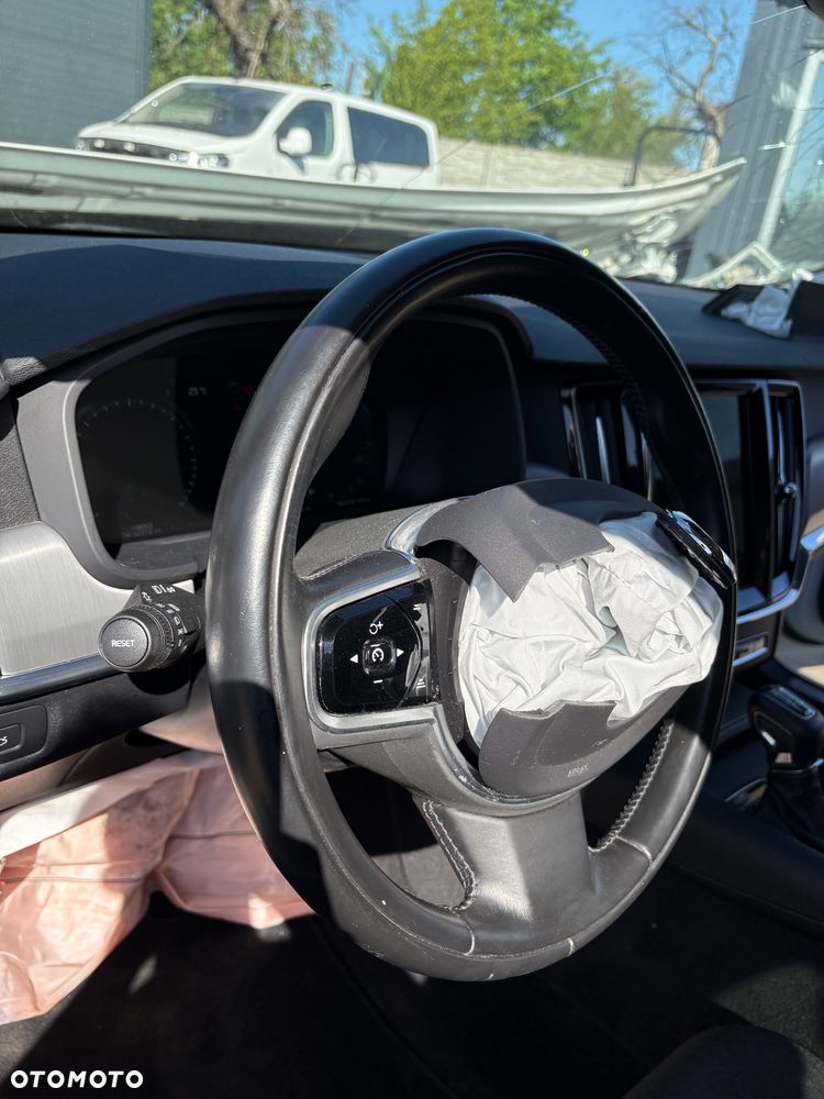 Volvo V90 D3 Momentum Pro - 16
