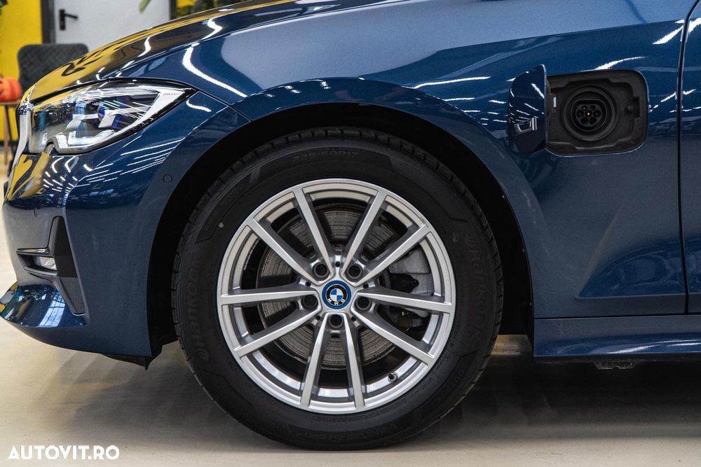 BMW Seria 3 320e AT PHEV - 41