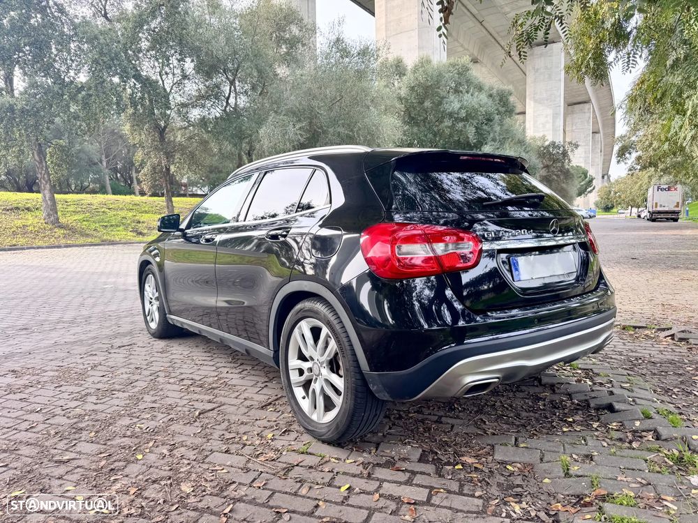 Mercedes-Benz GLA 220 d 4Matic 7G-DCT Urban - 6