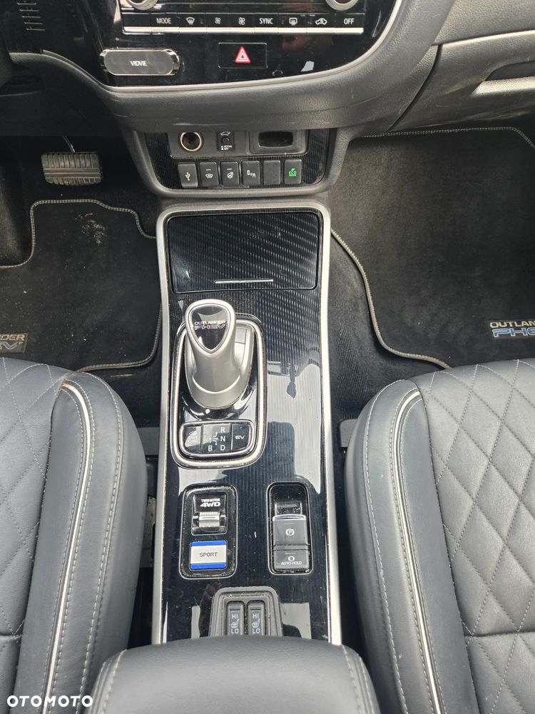 Mitsubishi Outlander - 9