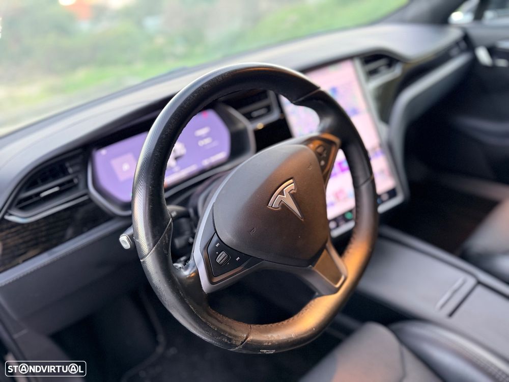 Tesla Model S - 8