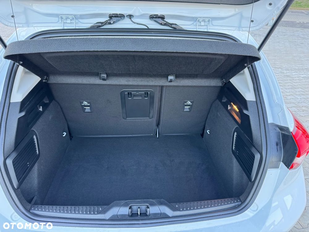 Ford Focus 1.0 EcoBoost Hybrid TITANIUM - 14