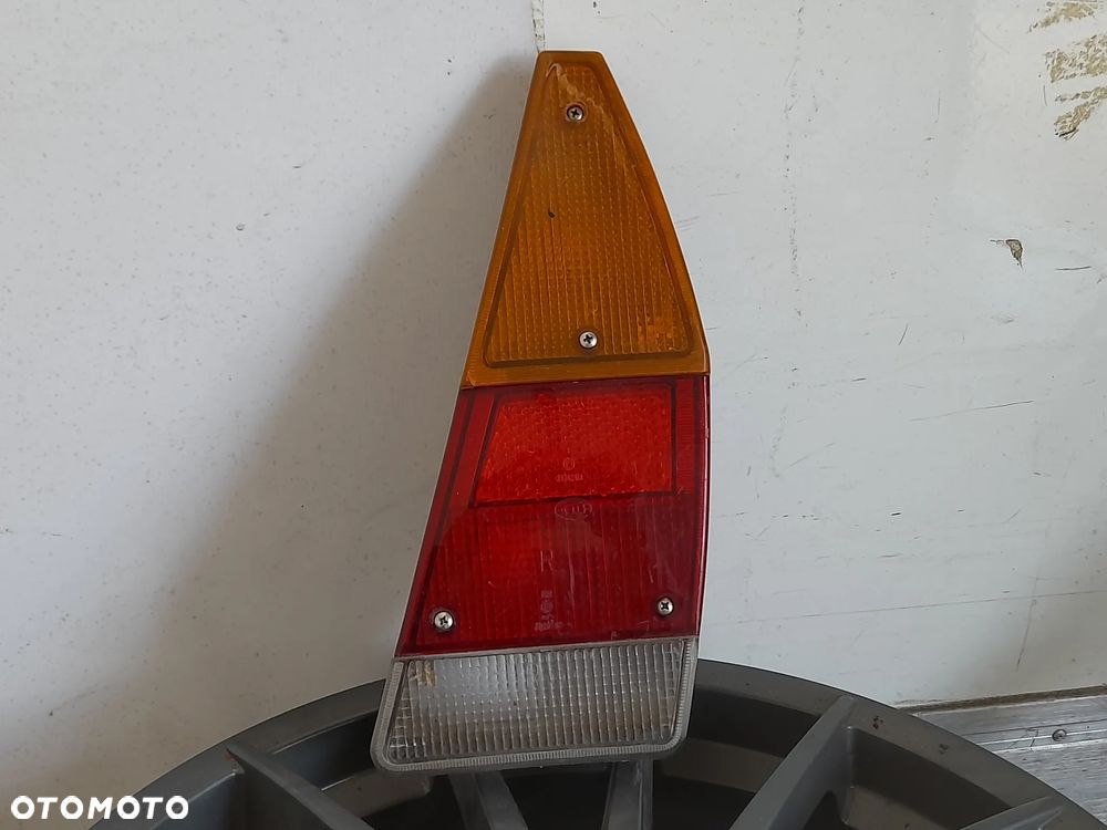 Lampa prawy tył Volkswagen Passat B1 Variant Hella 331945246