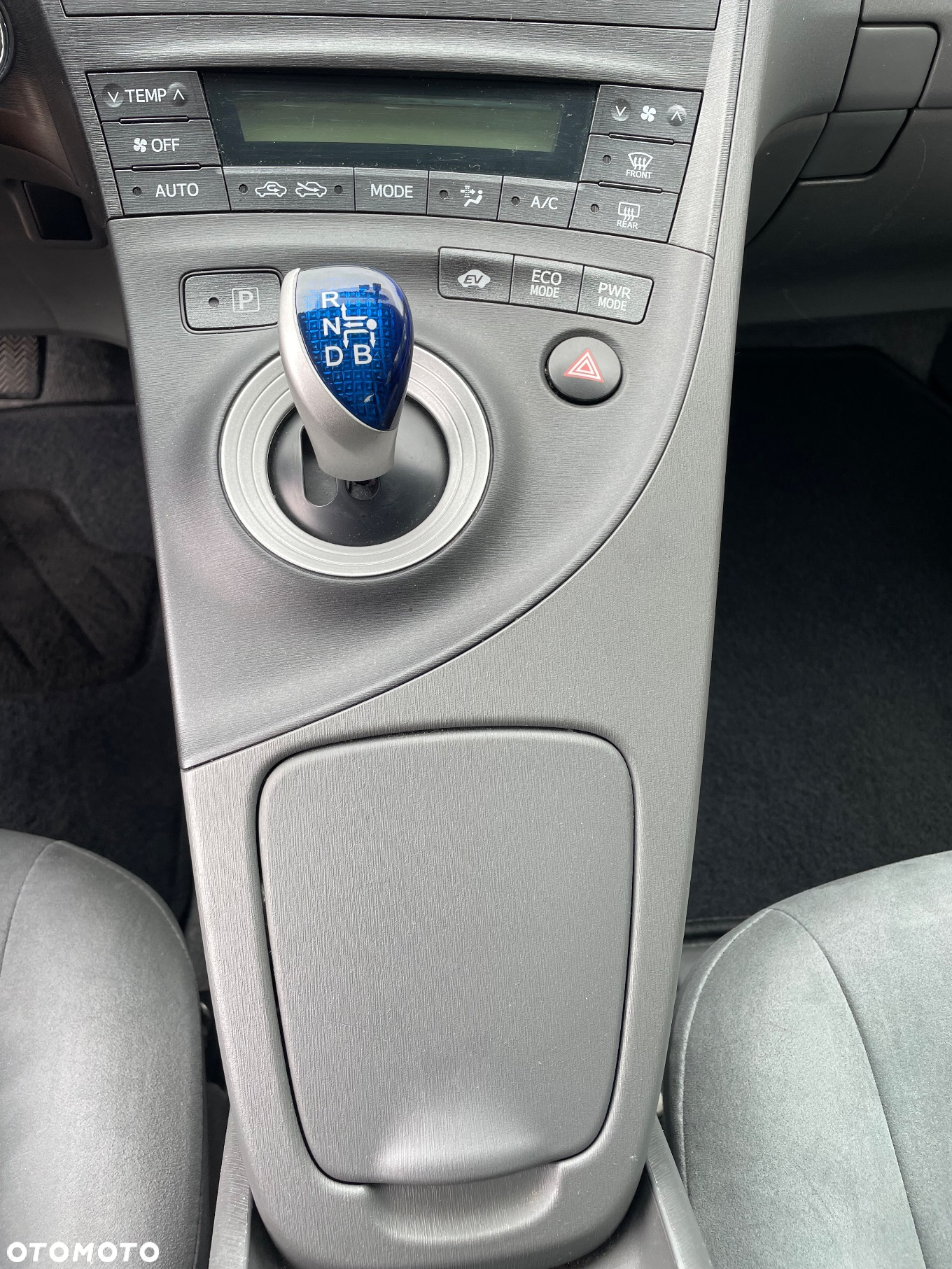 Toyota Prius (Hybrid) Comfort - 28