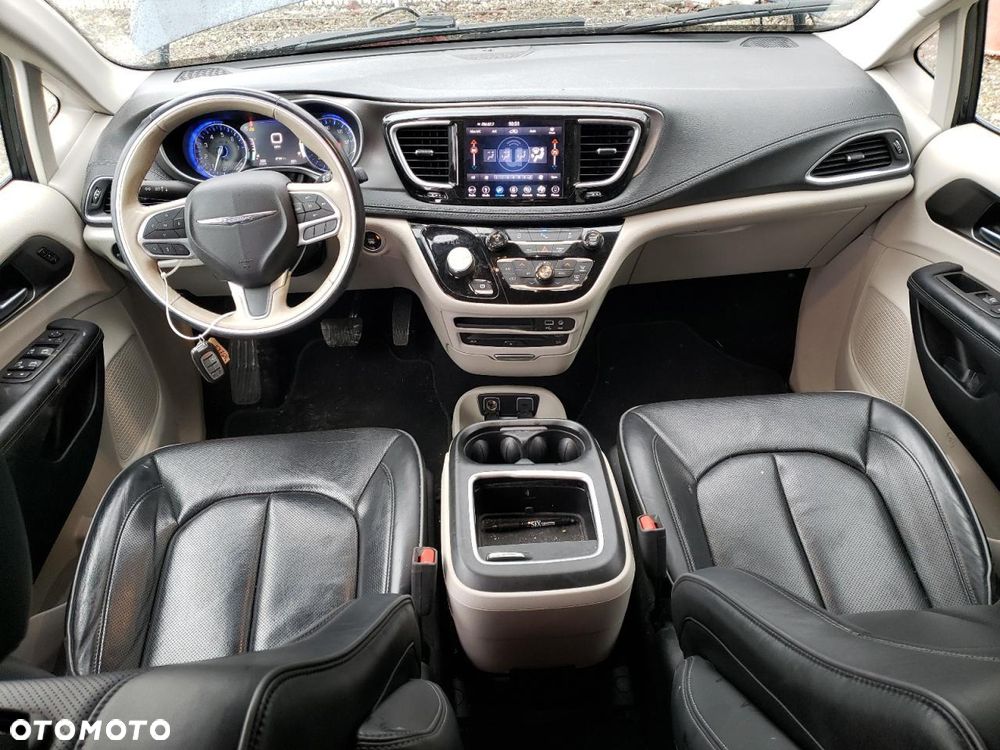 Chrysler Pacifica - 8