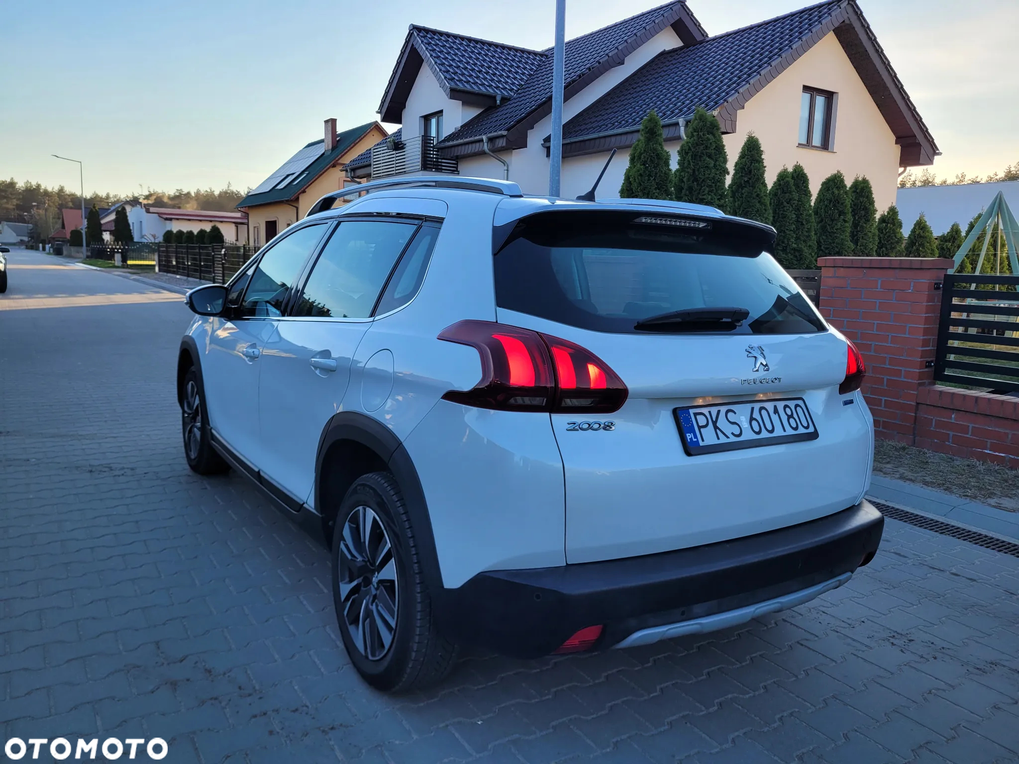 Peugeot 2008 1.2 Pure Tech Allure S&S - 7