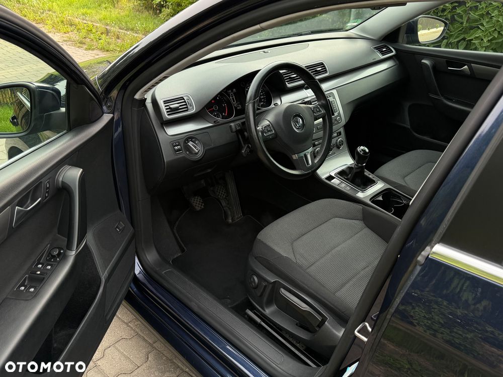 Volkswagen Passat 2.0 TDI Comfortline - 10