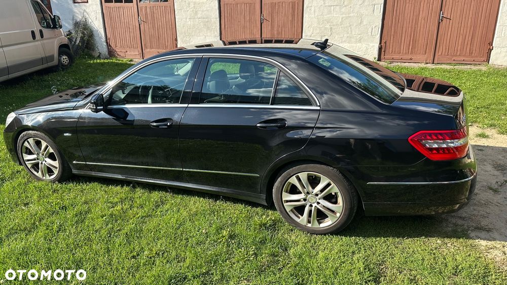 Mercedes-Benz Klasa E 220 CDI BlueEff Avantgarde - 3